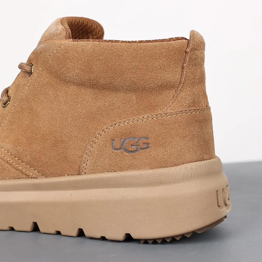Pick up locally 💰760 The core recommendation is good price UGG2023 new autumn and winter men's comfortable flat-soled lace-up solid color round toe fashionable casual short boots 1151773 Burleigh series Burleigh Chuck boots 5mm UGGplush lining in the shoe, 10mm UGGplush Insole, waterproof suede upper, polyester fiber laces, embossed brand logo on the heel, EVA outsole, non-slip hollow spider web pattern rubber Size: 40 41 42 43 44 45